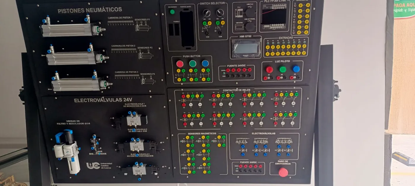 Banco didáctico SYSTRONIC de automatización y PLC, con pistones neumáticos, electroválvulas y panel de control